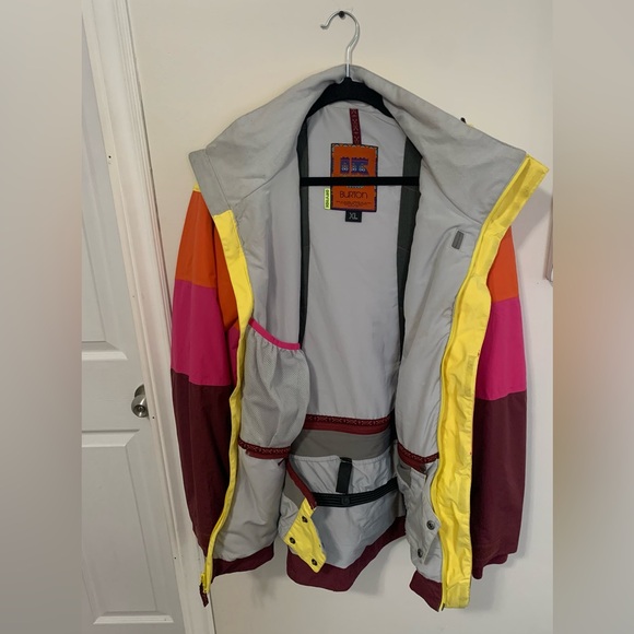 Burton women’s XL snowboard/ski jacket. Multicolour. Dry ride. - Picture 3 of 4